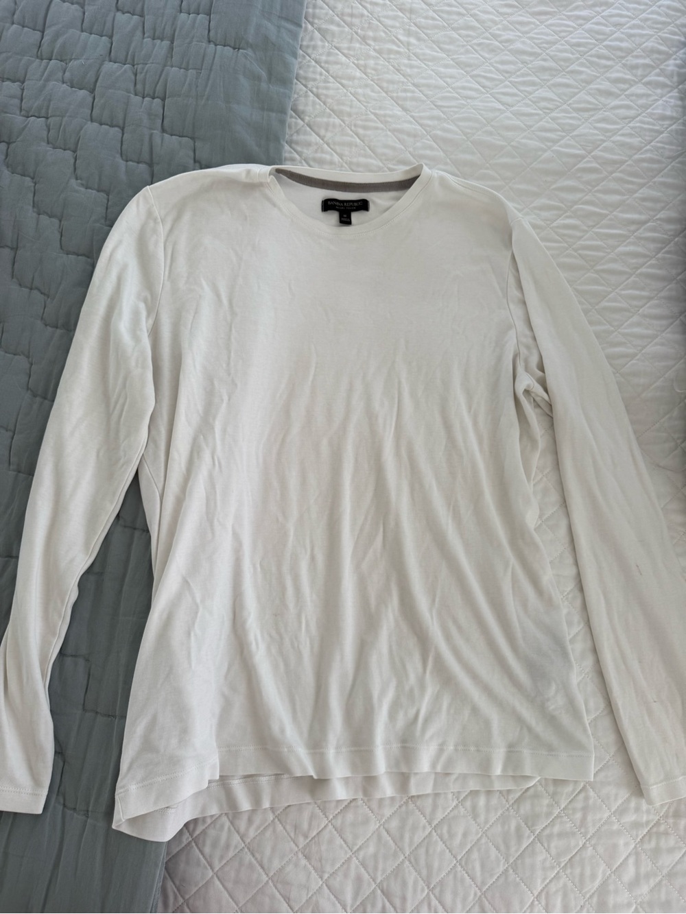 Banana Republic Men's White Crewneck Long-Sleeve Shirt